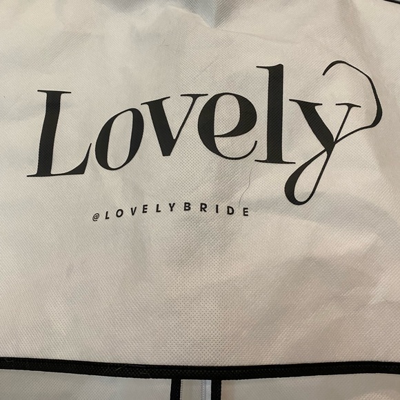 Lovely bride Emmy Mae wedding dress - Picture 3 of 11